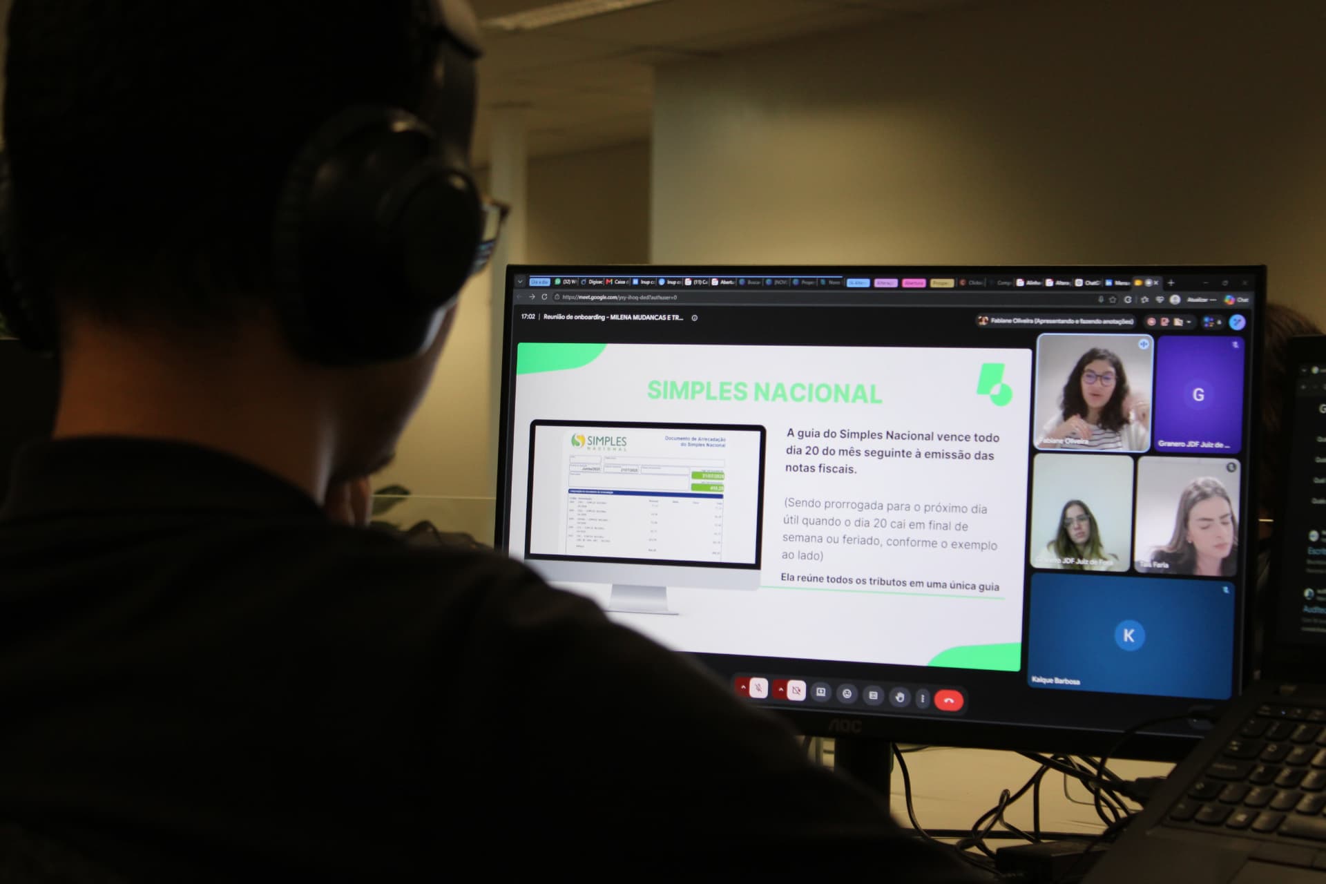 Reunião online de gestão em videochamada